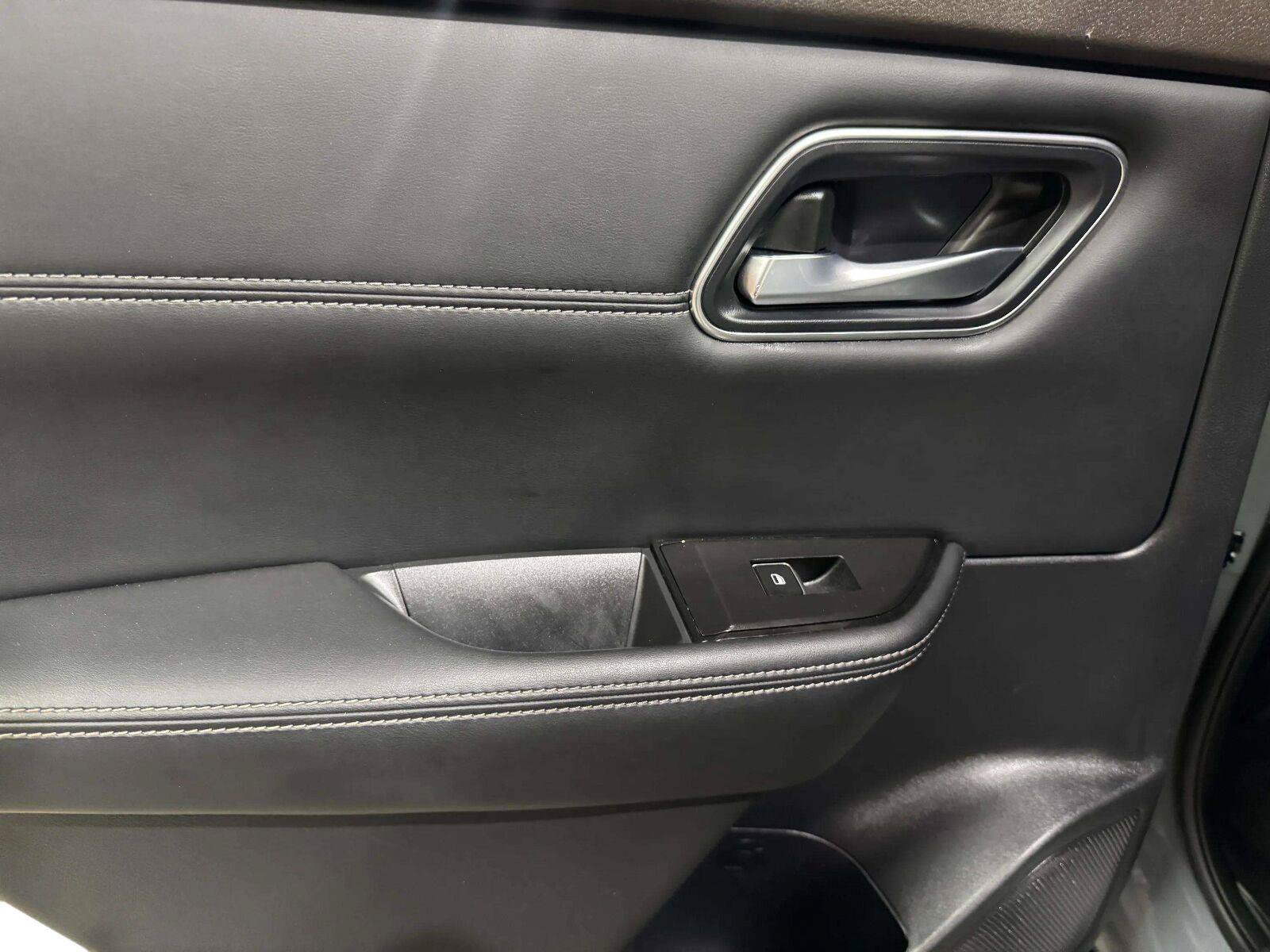 Used 2023 Nissan Rogue Platinum FWD image 35