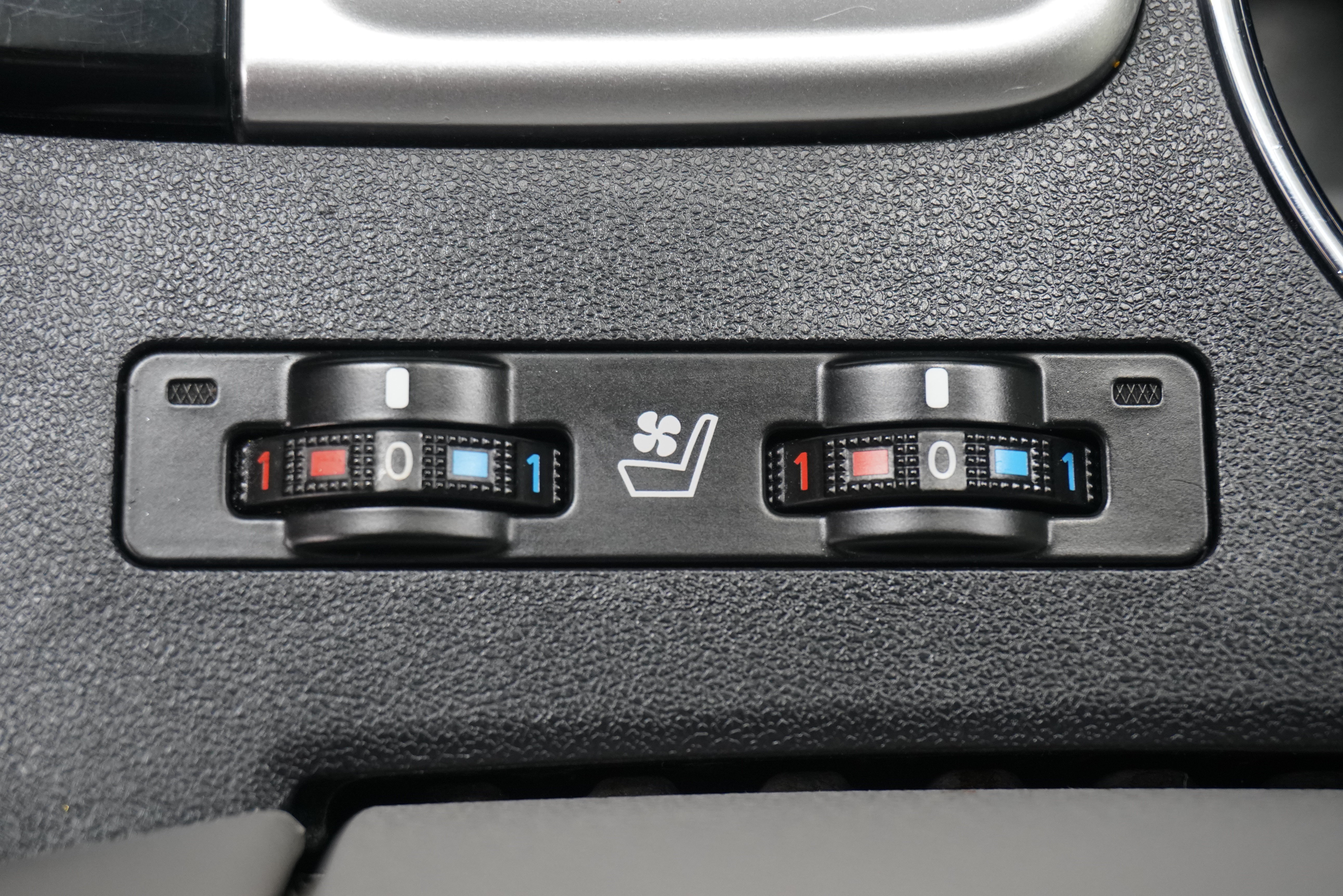 Used 2018 Toyota Highlander Limited FWD image 26