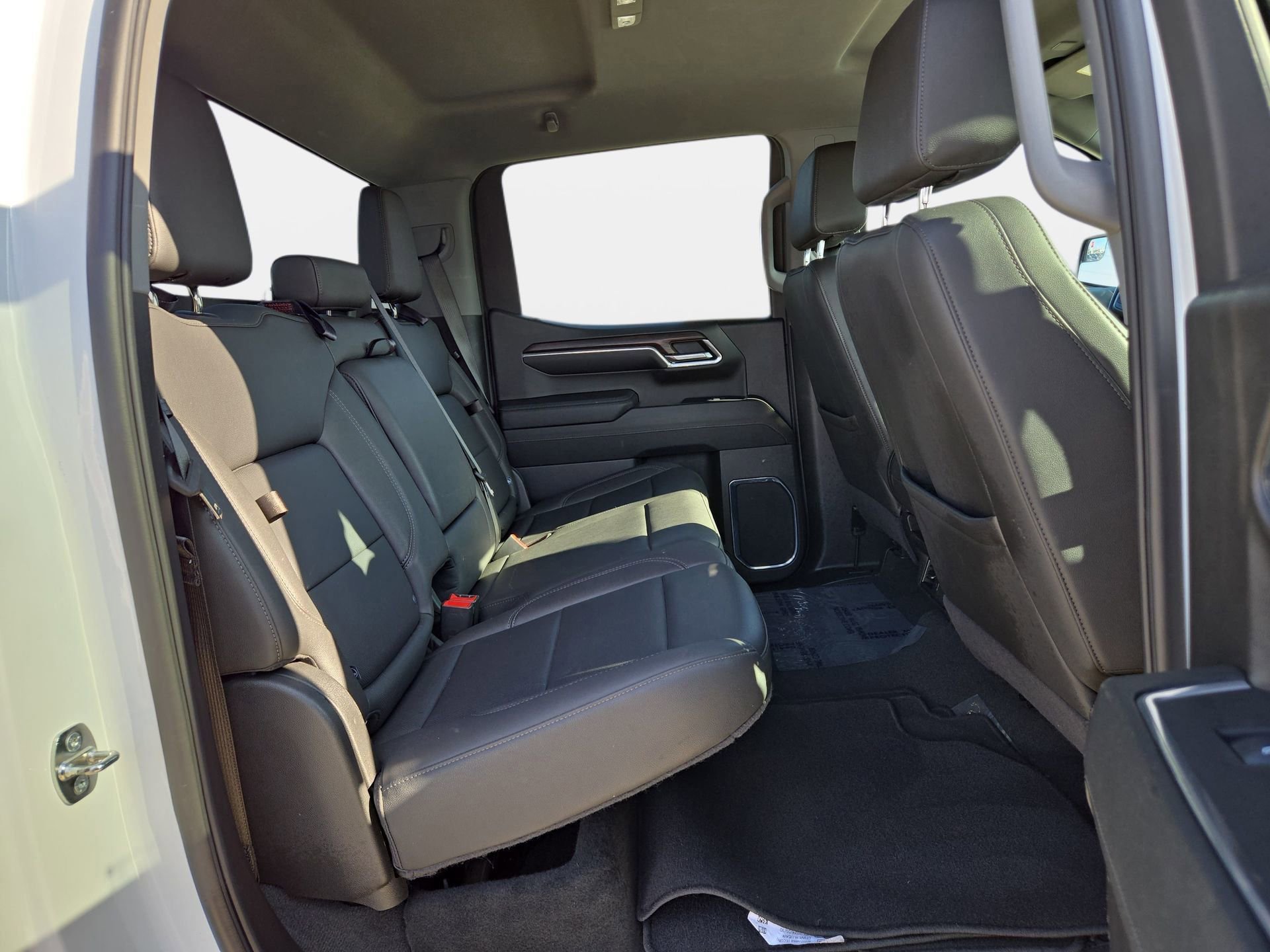 Used 2024 GMC Sierra 1500 SLT AWD/4WD image 14