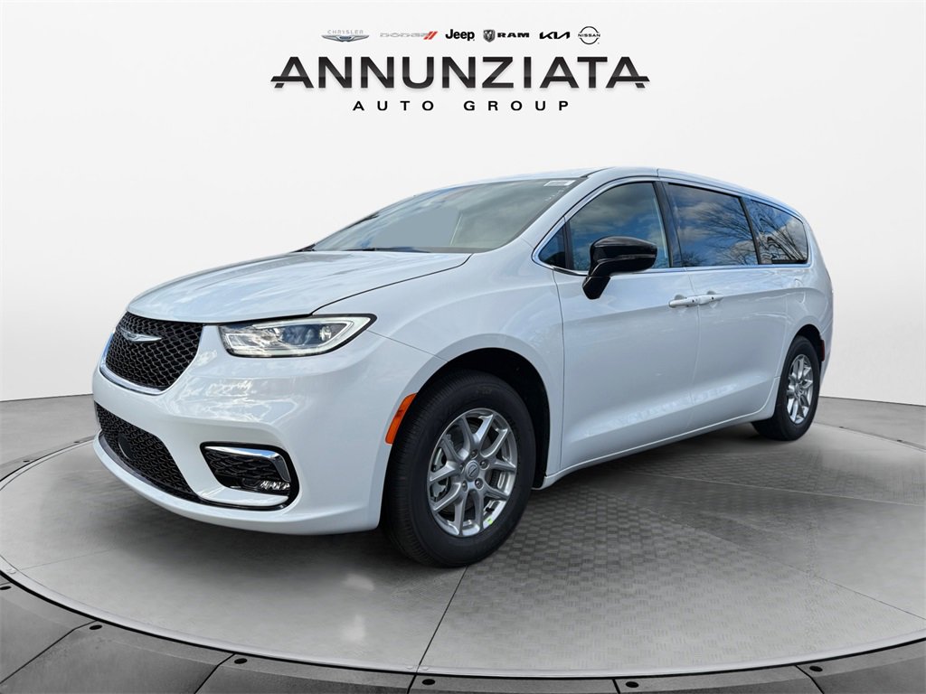 New 2026 Chrysler Pacifica Select image 1