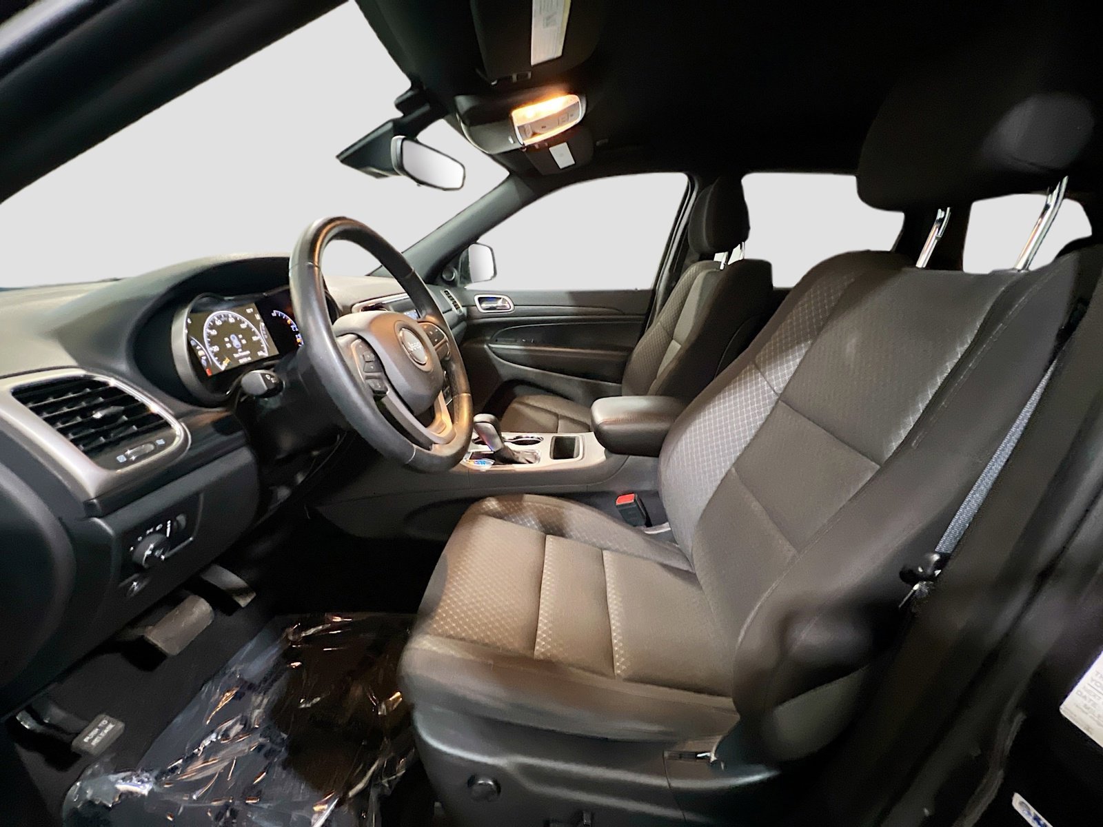 Used 2021 Jeep Grand Cherokee Laredo w/ Security & Convenience Group AWD/4WD image 14