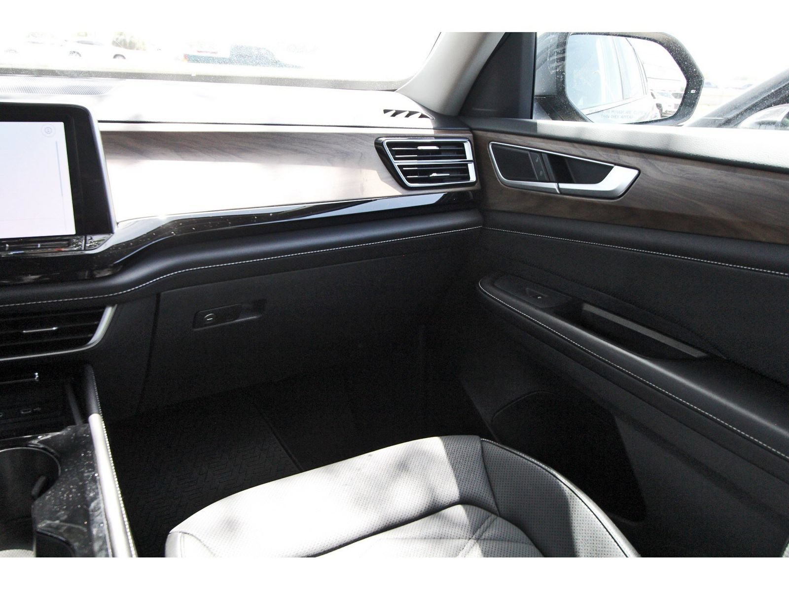 Used 2024 Volkswagen Atlas SE FWD image 10