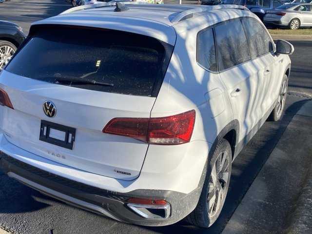 Certified 2024 Volkswagen Taos SEL image 11