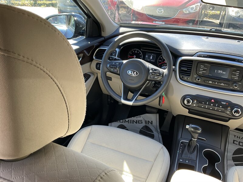 Used 2017 Kia Sorento AWD image 17