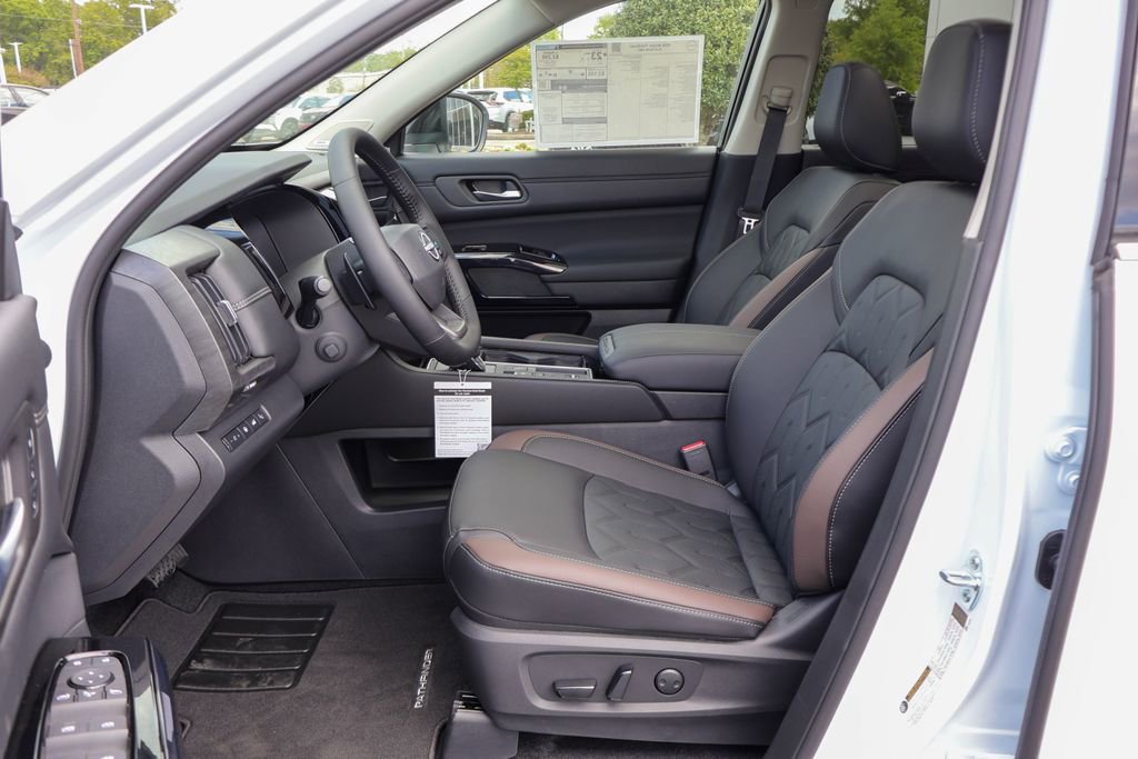 New 2026 Nissan Pathfinder Platinum image 7