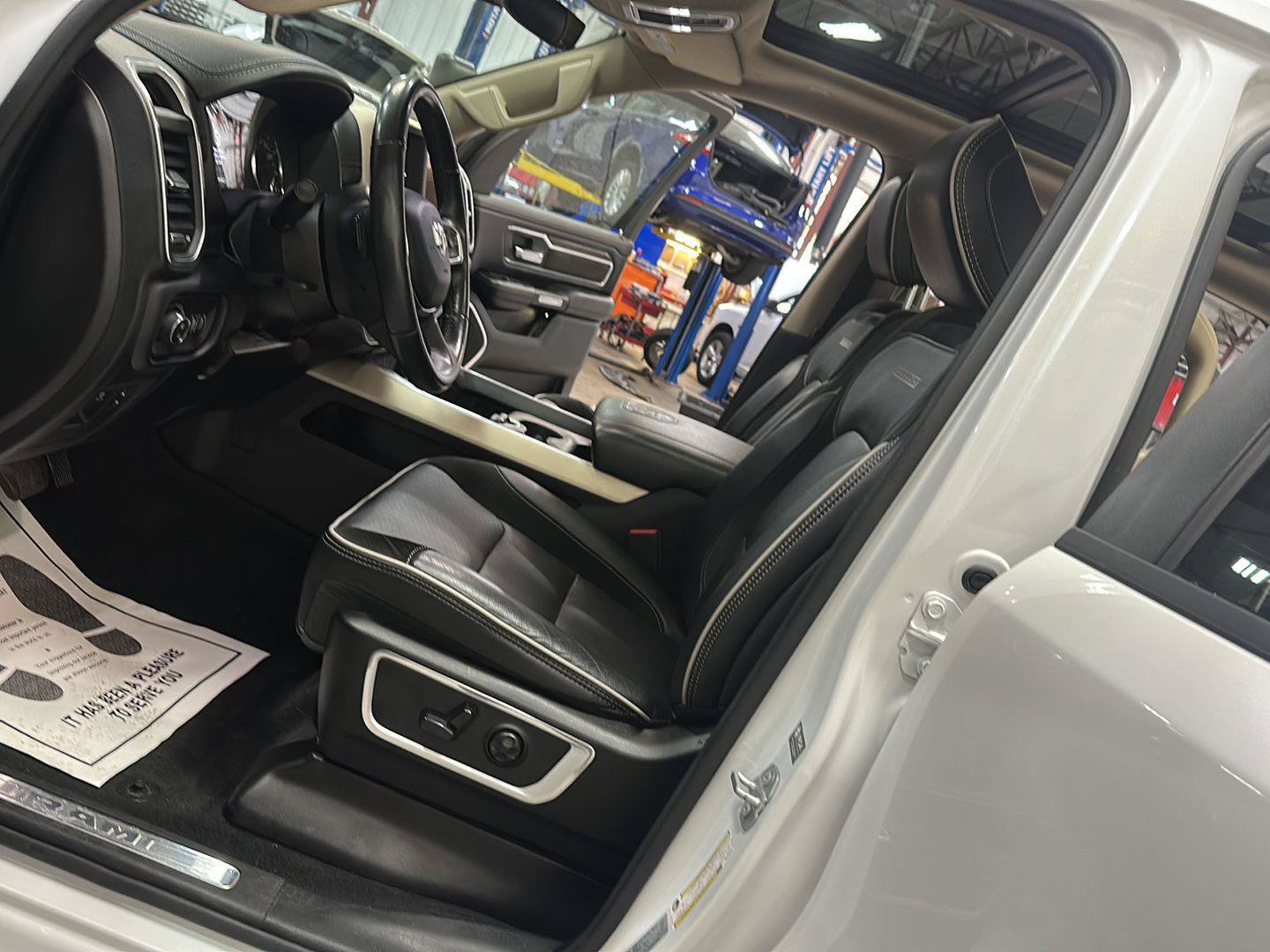 Used 2021 RAM 1500 Laramie AWD/4WD image 18