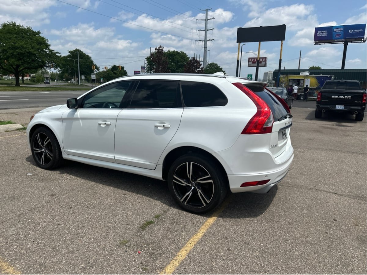 Used 2018 Volvo XC90 T6 Momentum w/ Convenience Package AWD/4WD image 4