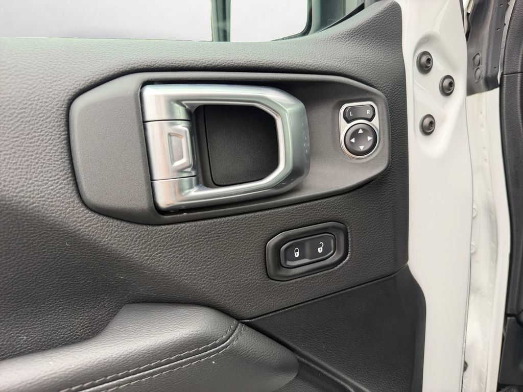 Used 2021 Jeep Wrangler Unlimited Sahara AWD/4WD image 15