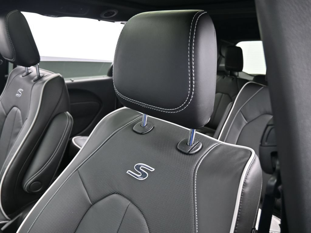 New 2026 Chrysler Pacifica Limited w/ S Appearance Package FWD image 16