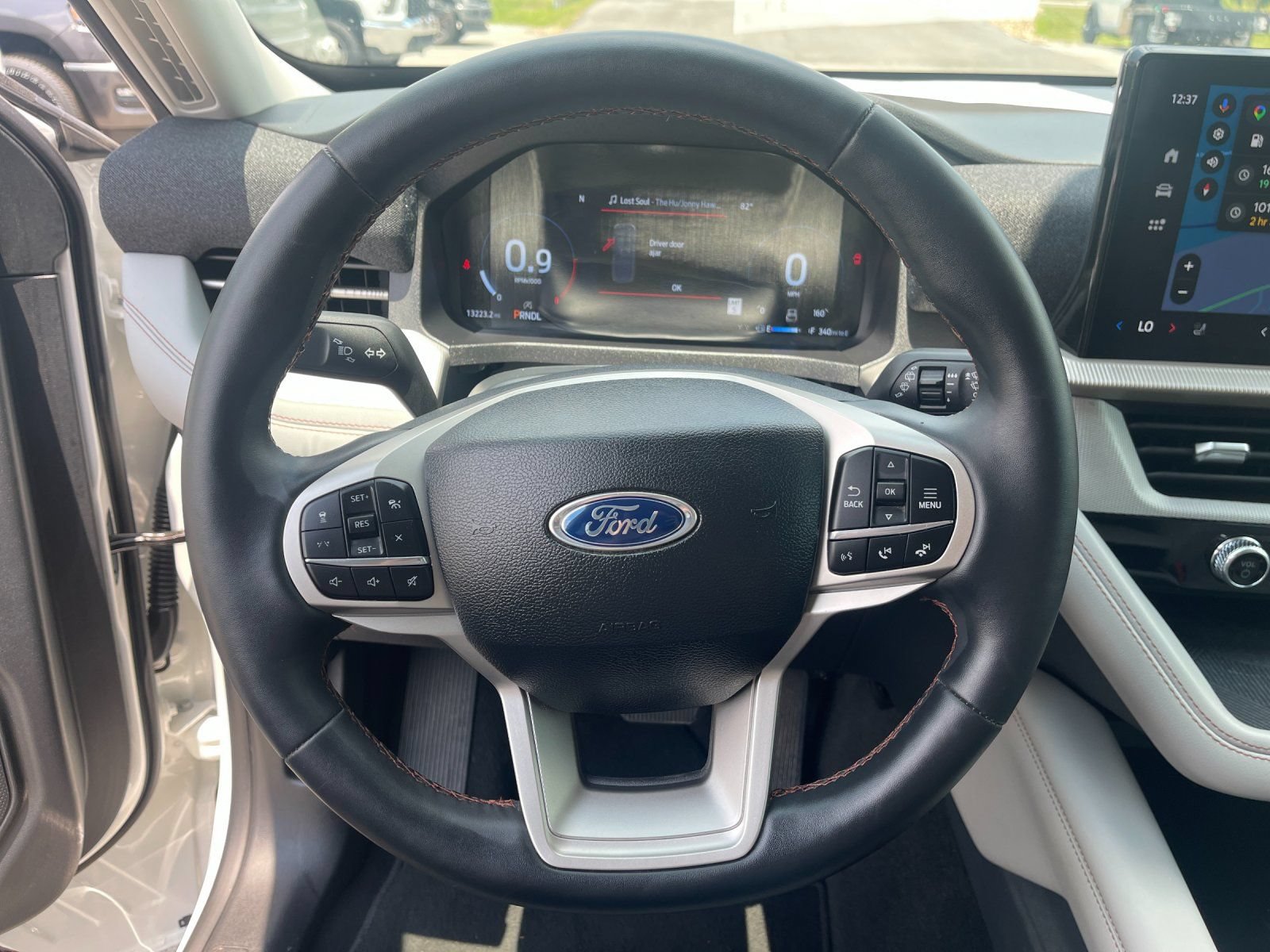 Used 2025 Ford Explorer Active w/ Active Comfort Package RWD image 26