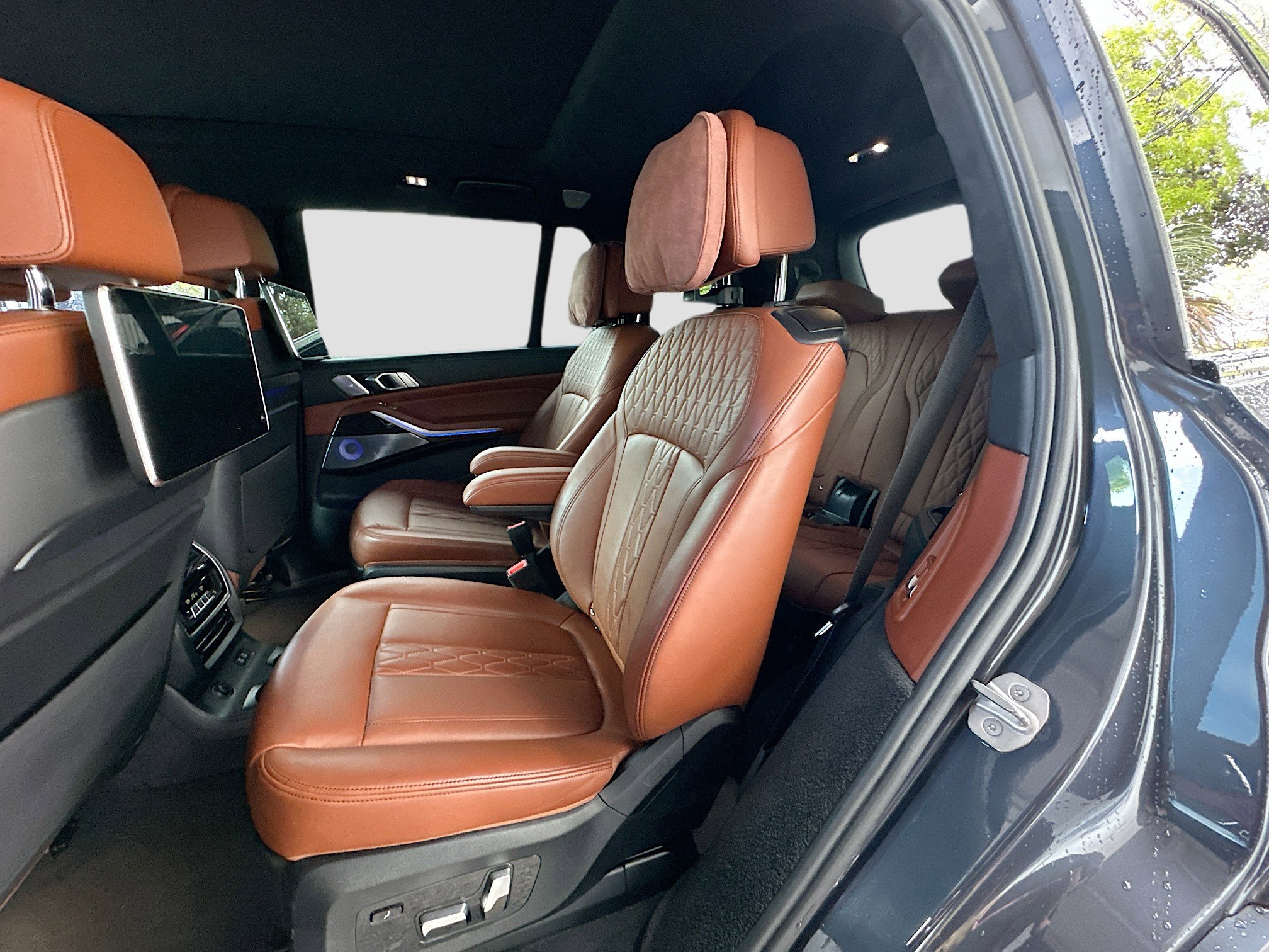 Used 2020 BMW X7 M50i w/ Dynamic Handling Package image 26