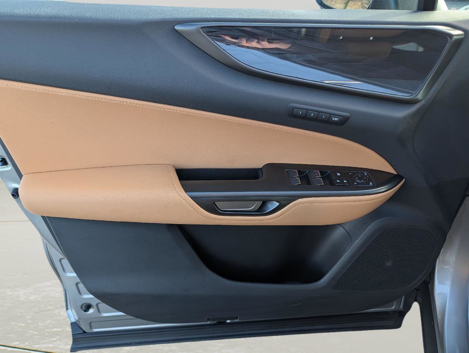 Used 2023 Lexus NX 350h AWD image 9