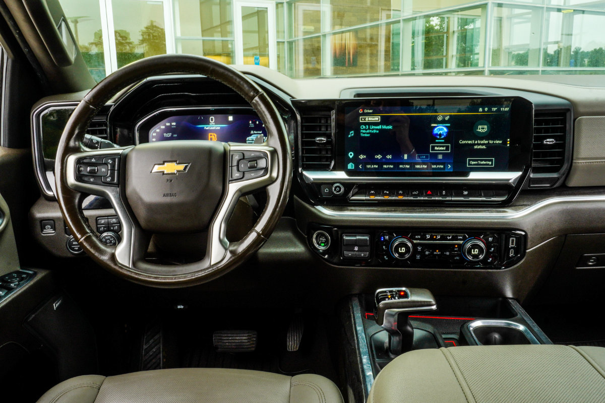 Used 2023 Chevrolet Silverado 1500 LTZ AWD/4WD image 18