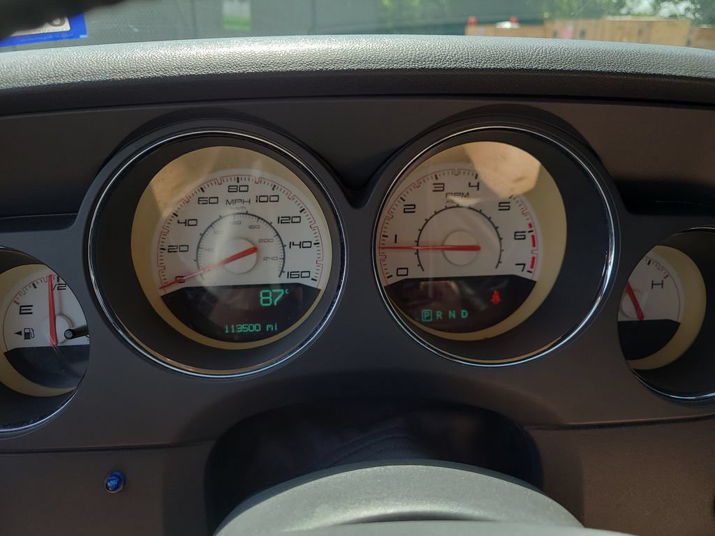 Used 2014 Dodge Challenger R/T RWD image 21
