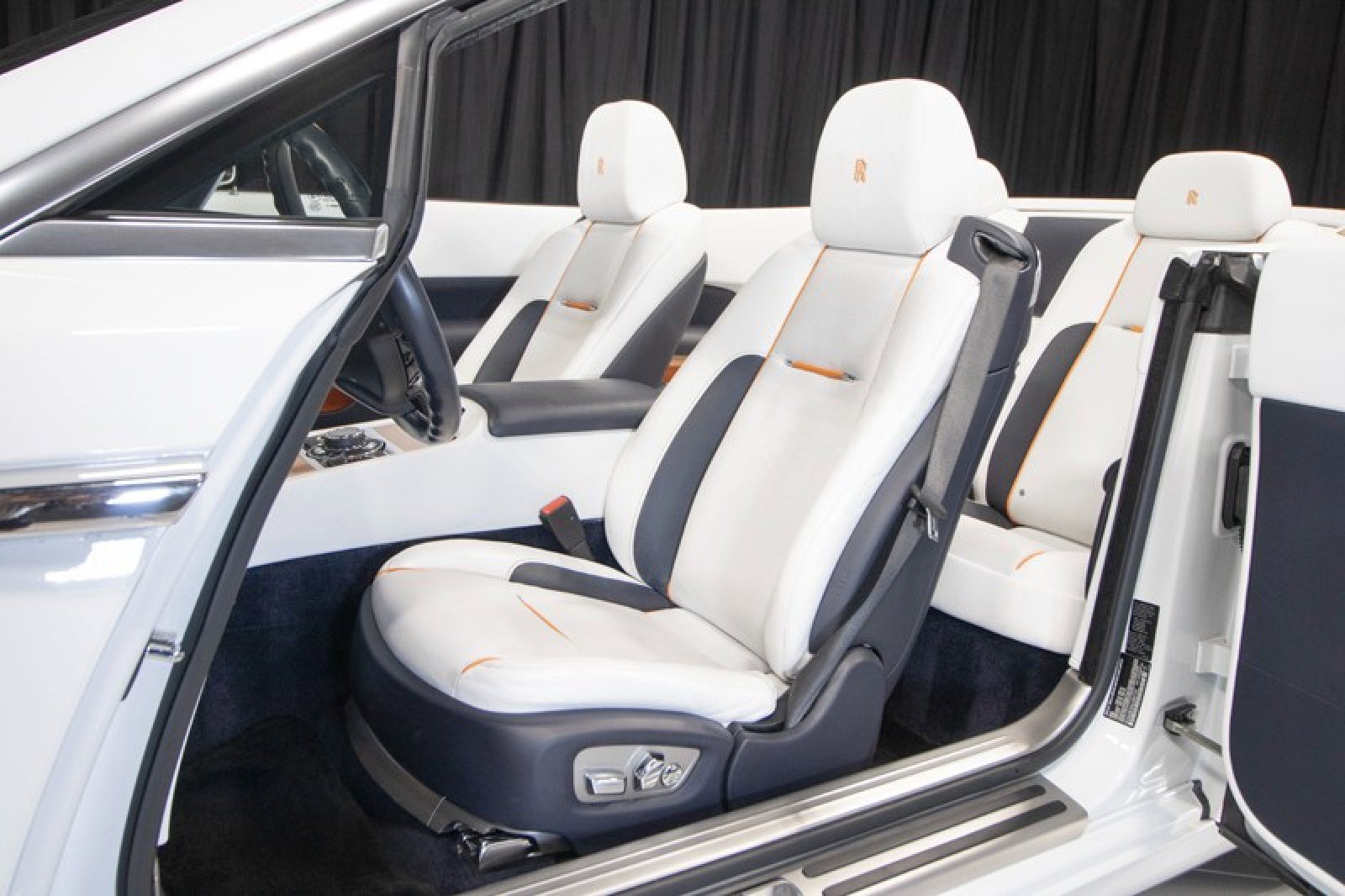 Used 2020 Rolls-Royce Dawn RWD image 3
