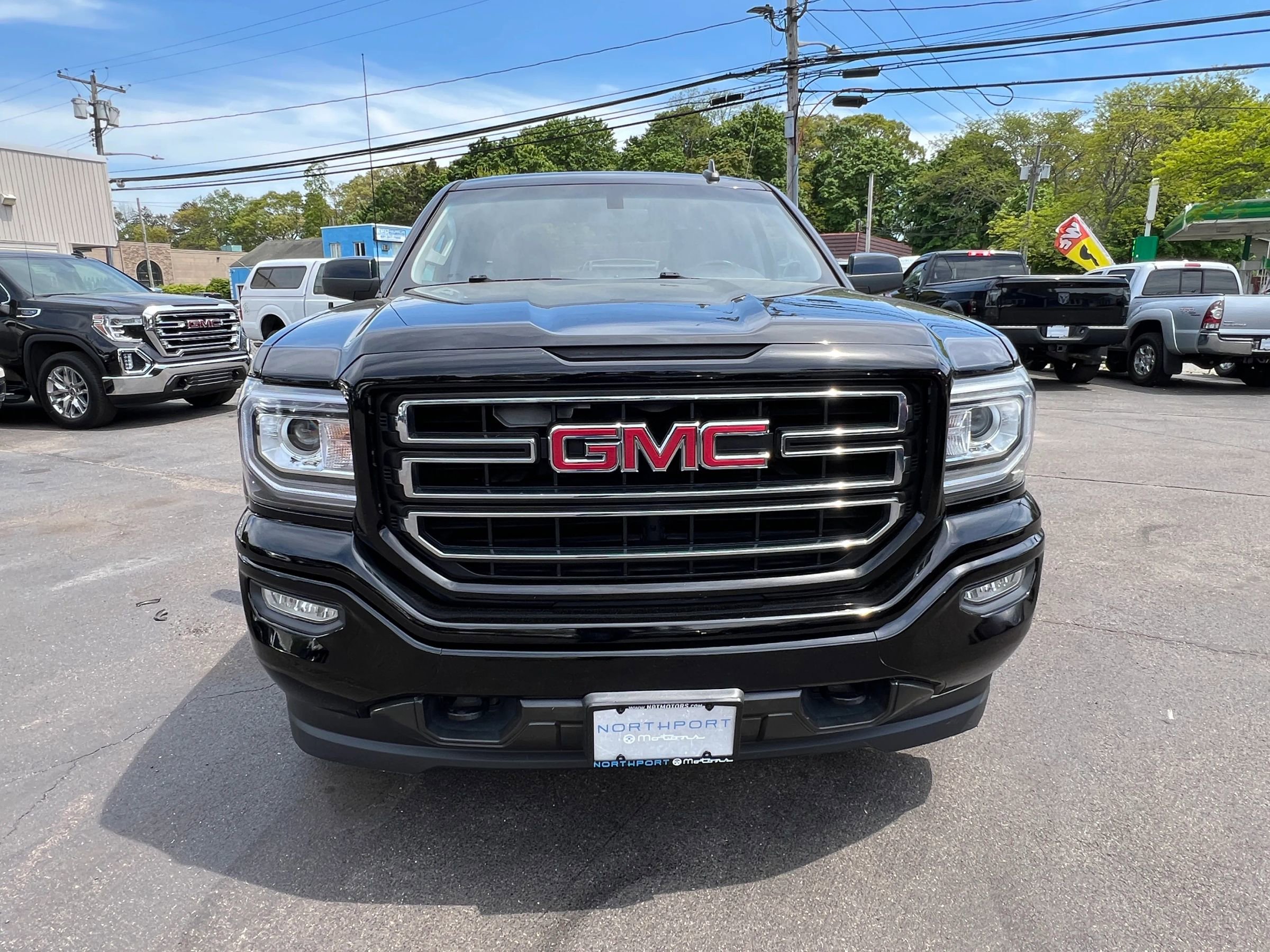 Used 2017 GMC Sierra 1500 SLE w/ SLE Value Package AWD/4WD image 9