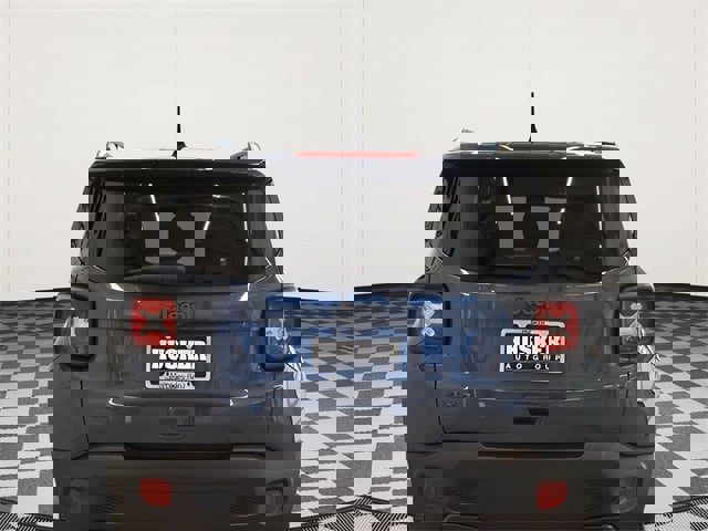 Used 2021 Jeep Renegade Latitude w/ Sun & Sound Group image 11