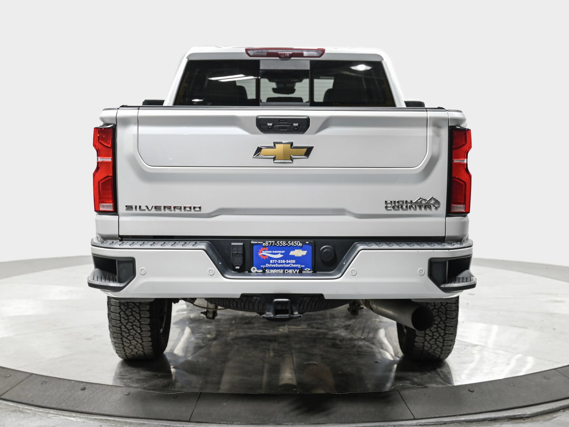 Used 2024 Chevrolet Silverado 2500 High Country w/ High Country Premium Package AWD/4WD image 5