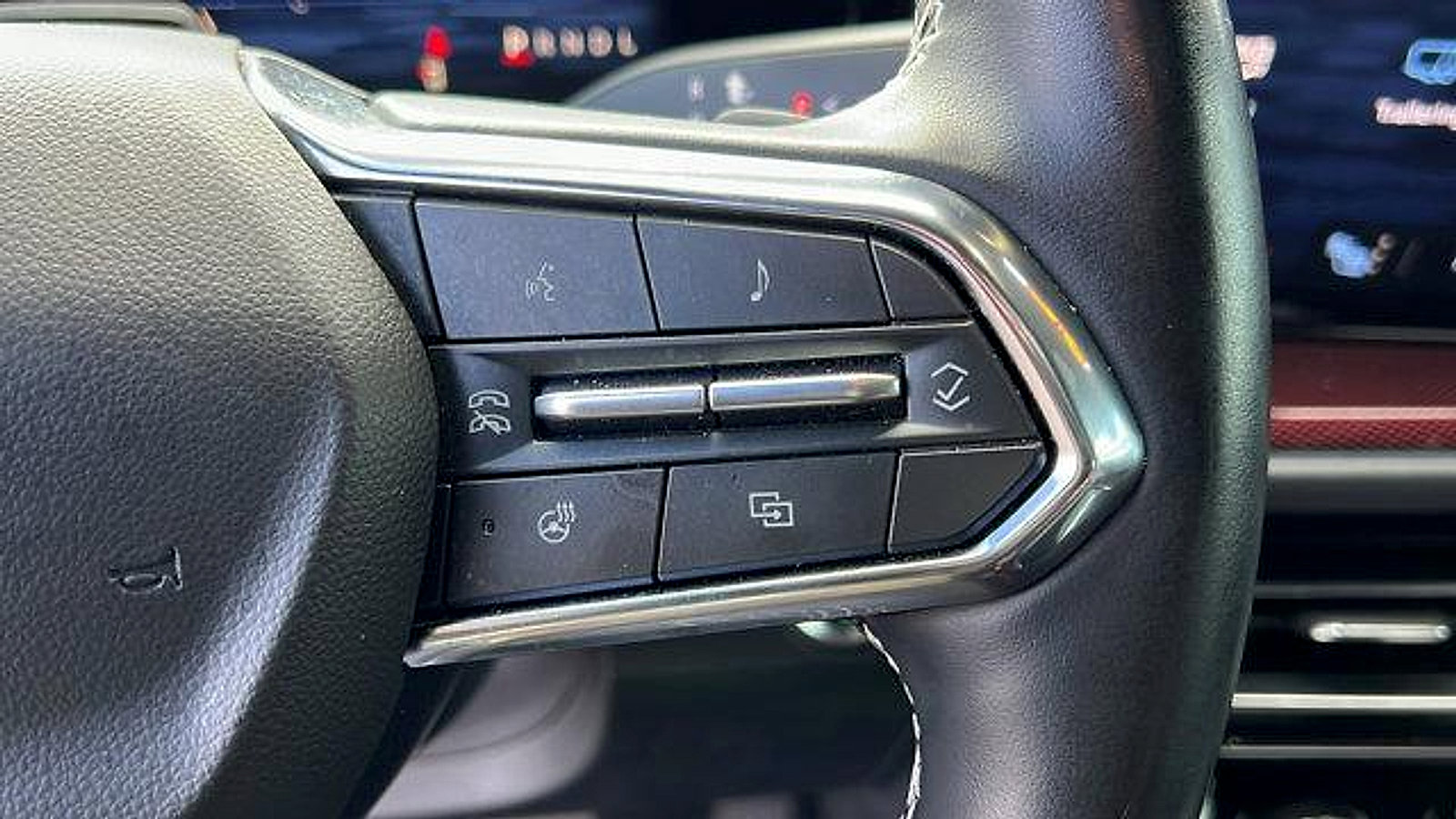 Certified 2025 Chevrolet Traverse Z71 w/ Enhanced Driving Package image 28