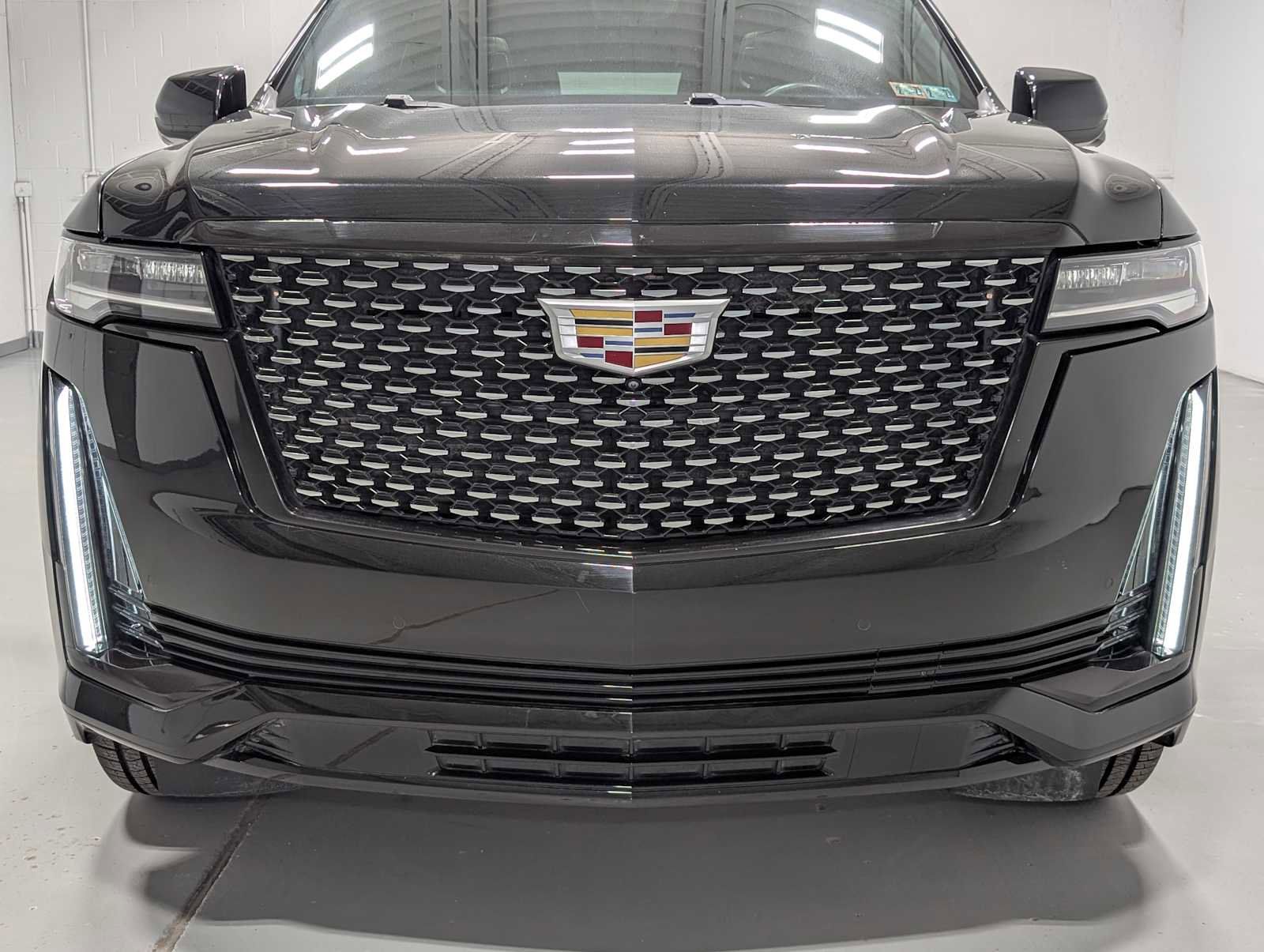 Used 2021 Cadillac Escalade Premium Luxury image 2