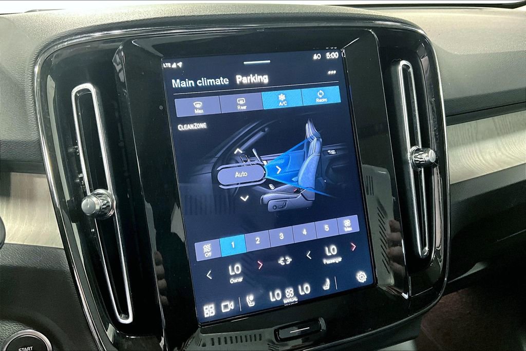 Used 2024 Volvo XC40 B5 Plus w/ Climate Package image 8