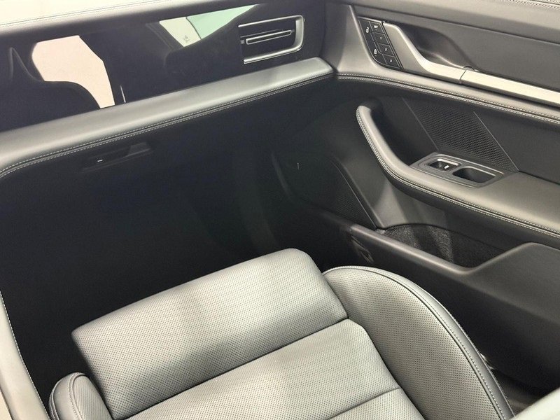 New 2025 Porsche Taycan image 17