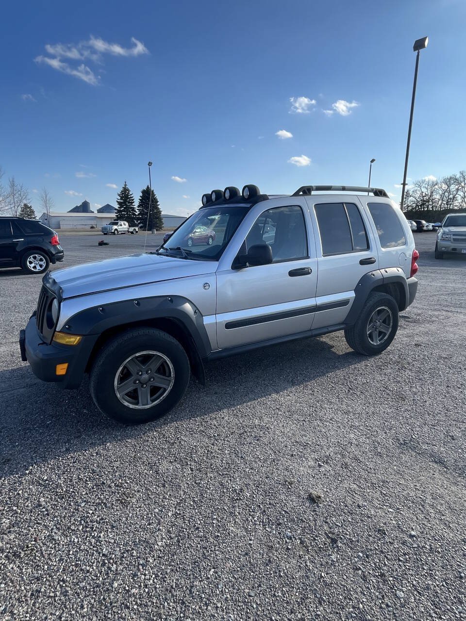 Used 2006 Jeep Liberty Renegade AWD/4WD image 2