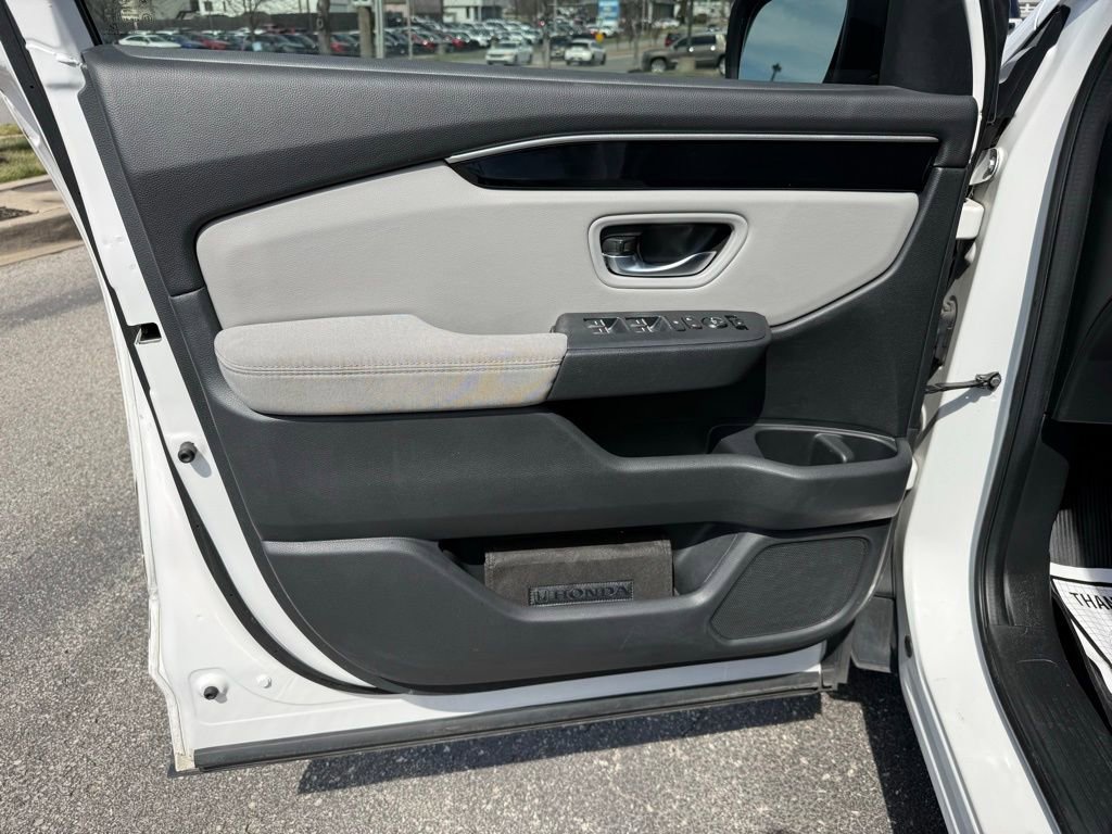 Used 2023 Honda Pilot LX image 17