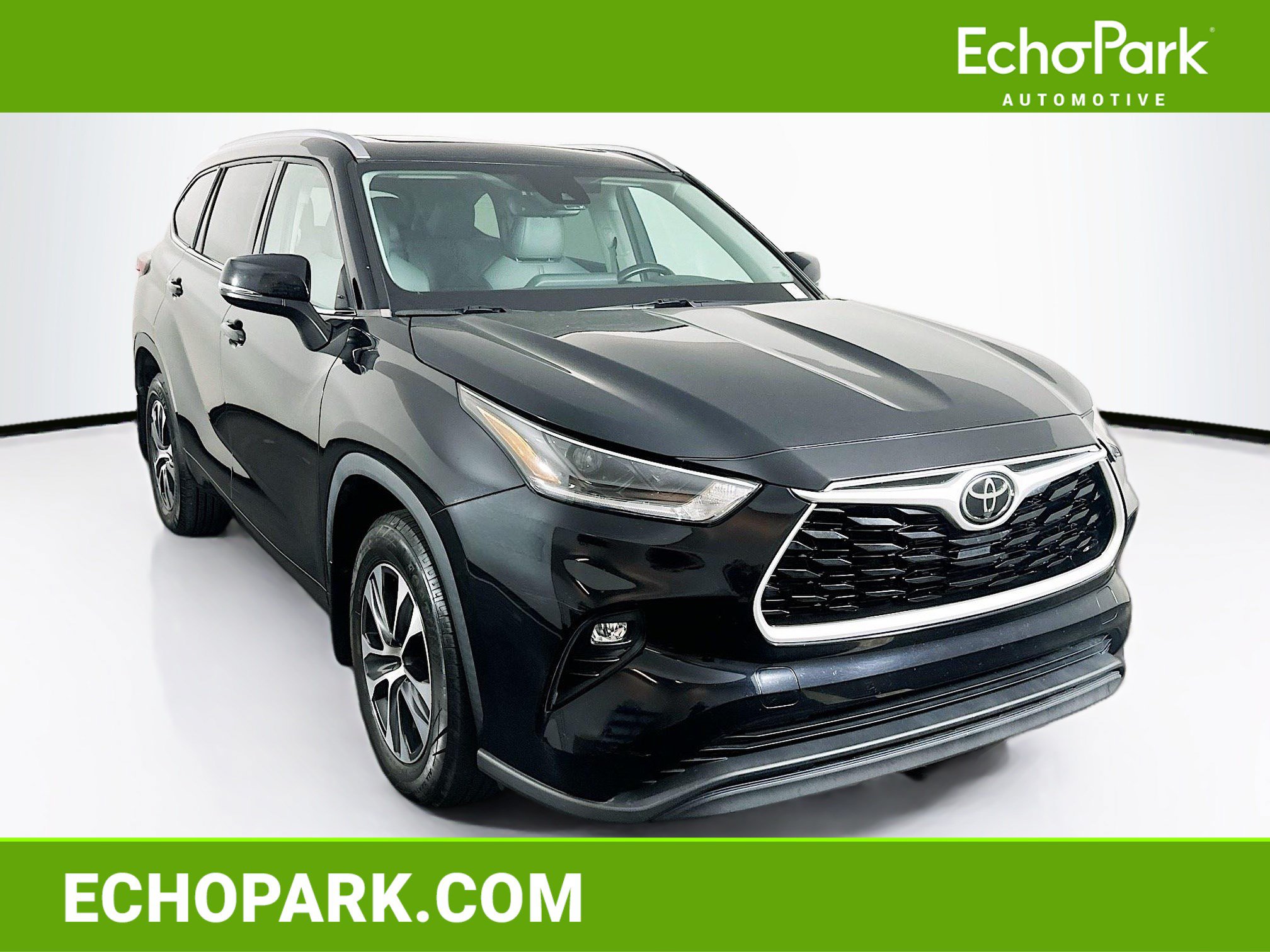Used 2021 Toyota Highlander XLE AWD/4WD image 1