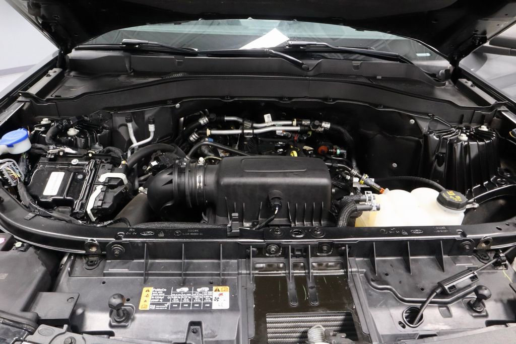 Used 2023 Ford Explorer XLT w/ Equipment Group 202A AWD/4WD image 18