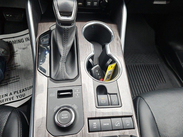 Used 2021 Toyota Highlander Limited image 25
