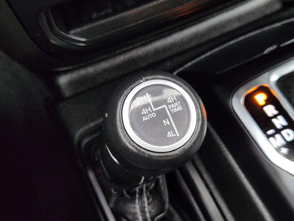 Used 2023 Jeep Wrangler Unlimited Sahara w/ Cold Weather Group AWD/4WD image 21