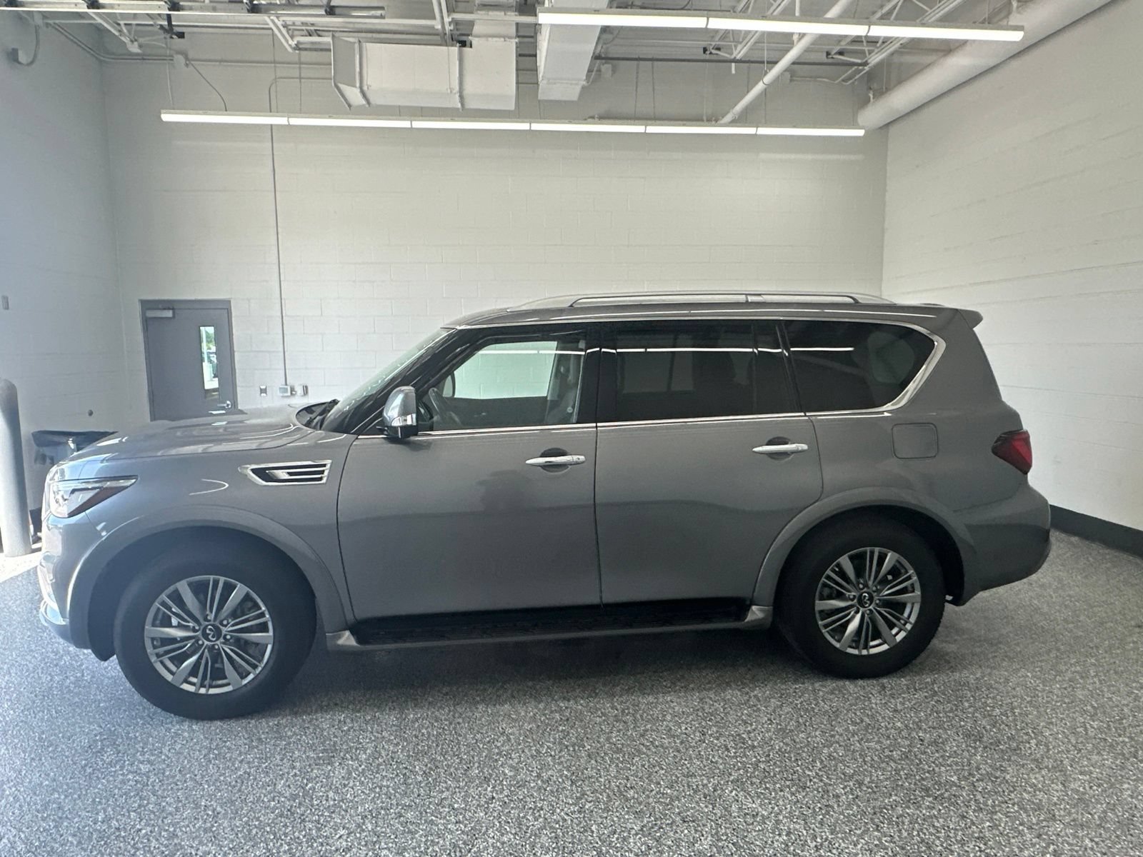 Used 2021 INFINITI QX80 Luxe w/ Cargo Package AWD/4WD image 6