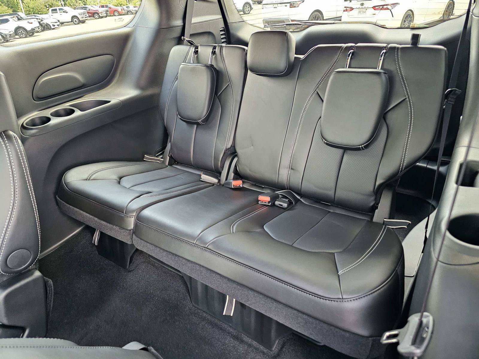 New 2027 Chrysler Pacifica Select FWD image 31