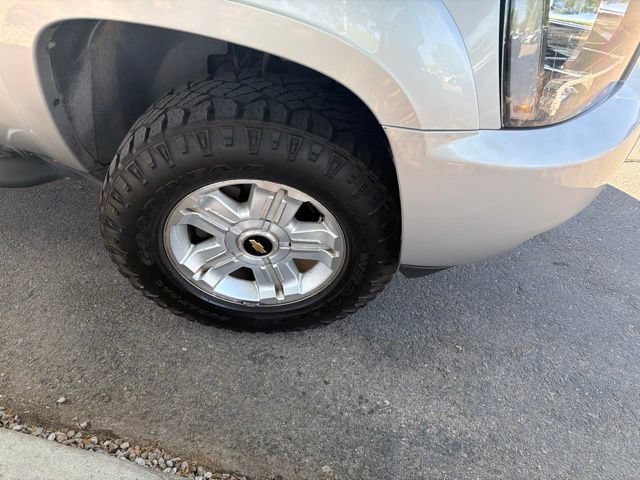 Used 2011 Chevrolet Avalanche LT w/ Suspension Package, Off-Road AWD/4WD image 11
