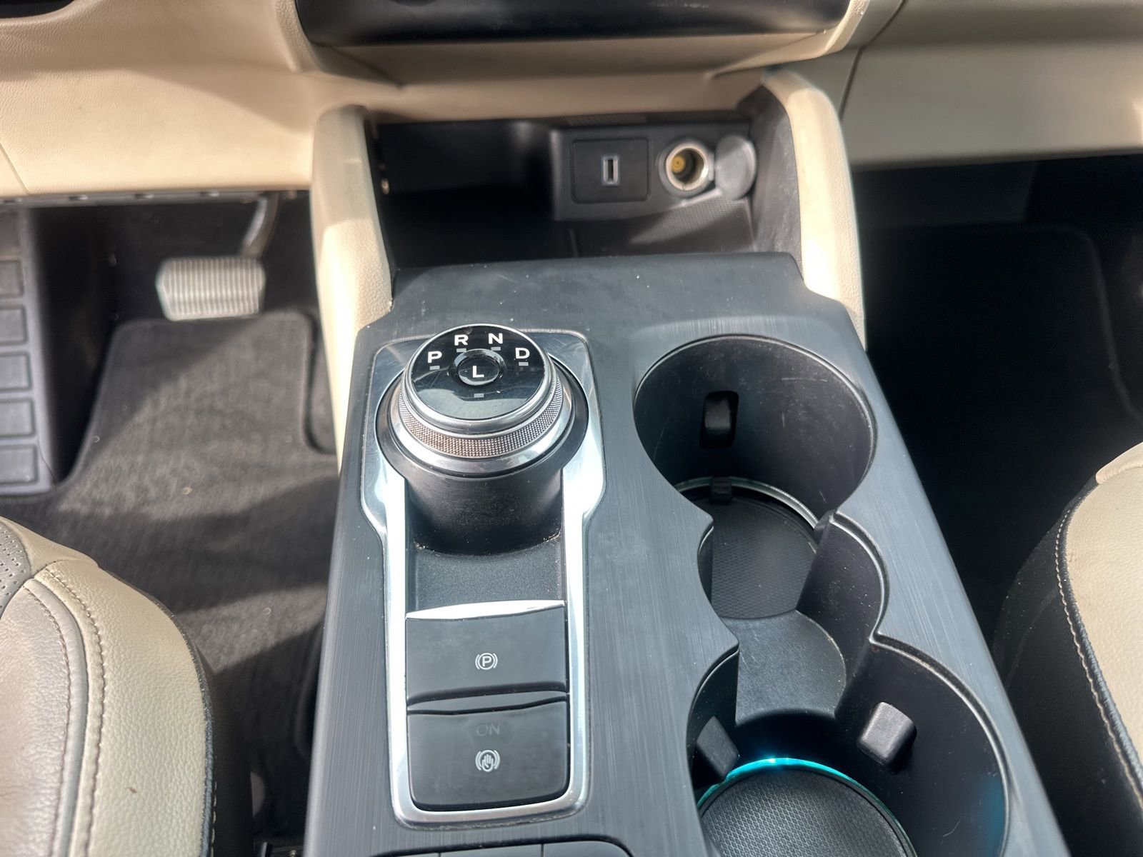 Certified 2020 Ford Escape Titanium image 17