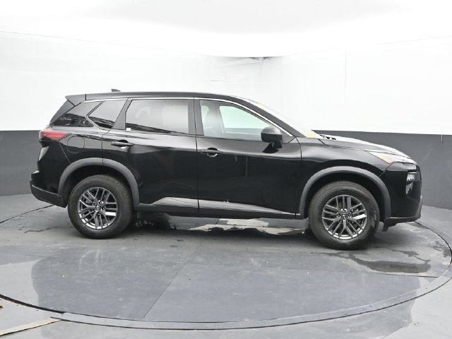 Used 2024 Nissan Rogue S AWD/4WD image 4