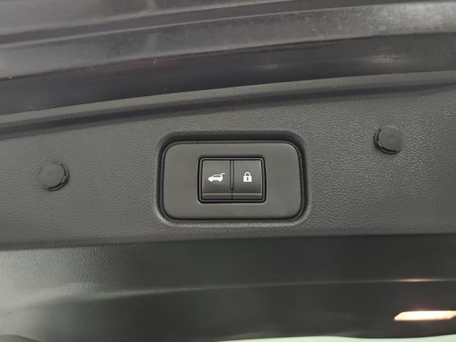 Used 2025 Nissan Pathfinder SV AWD/4WD image 32