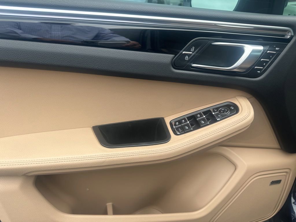 Used 2023 Porsche Macan AWD/4WD image 9