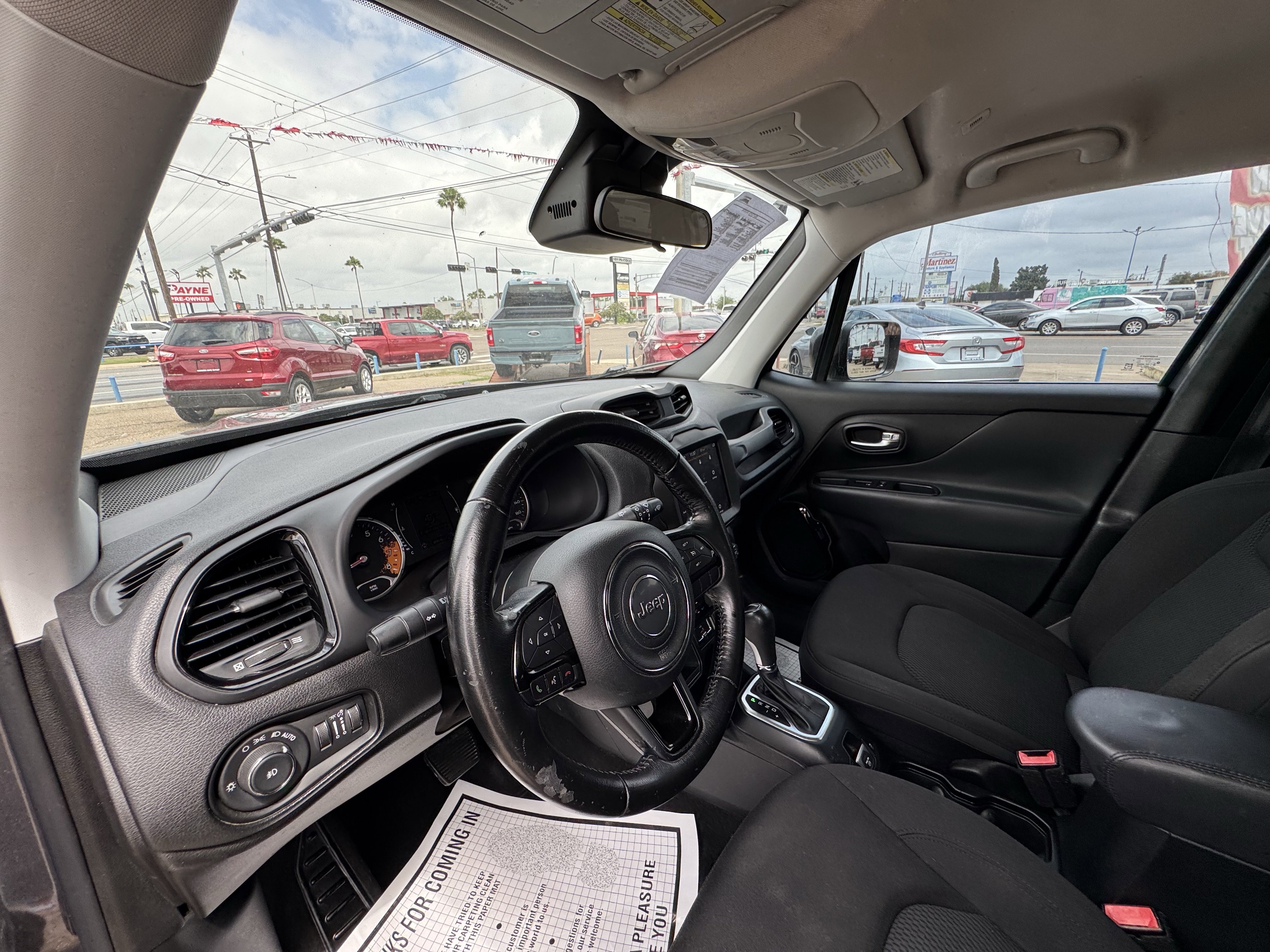 Used 2018 Jeep Renegade Altitude FWD image 21