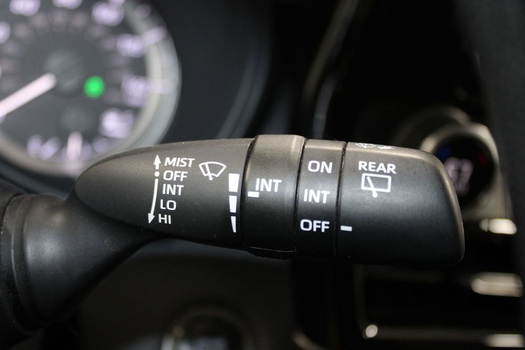 Used 2023 Toyota Highlander L image 32