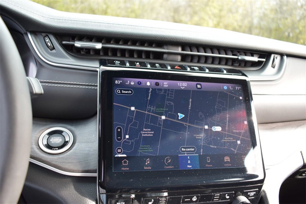 Used 2023 Jeep Grand Cherokee Limited w/ Black Appearance Package image 18