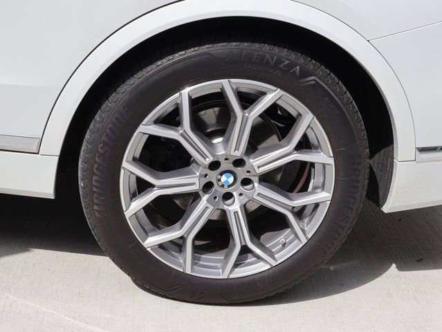 Used 2024 BMW X7 xDrive40i w/ Climate Comfort Package image 47