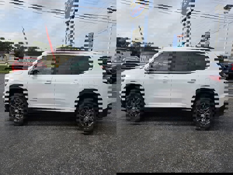 Used 2025 GMC Acadia Elevation image 6