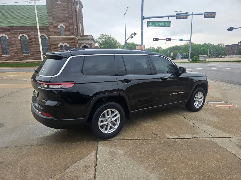 Used 2022 Jeep Grand Cherokee L Laredo w/ Luxury Tech Group I AWD/4WD image 7