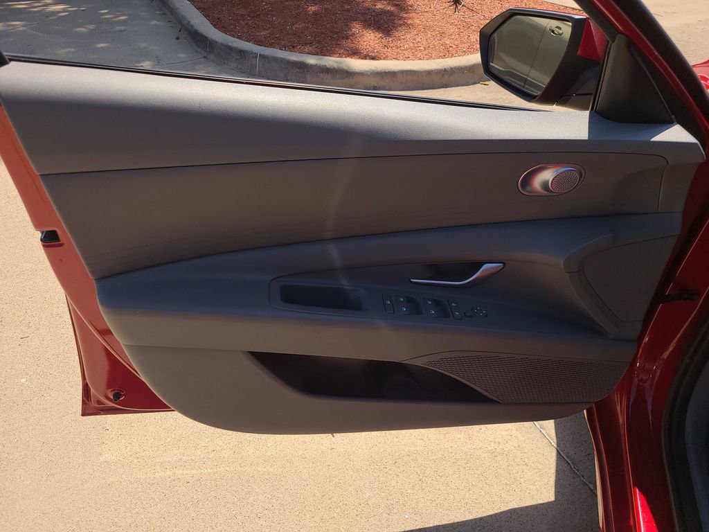 Used 2023 Hyundai Elantra SEL FWD image 15
