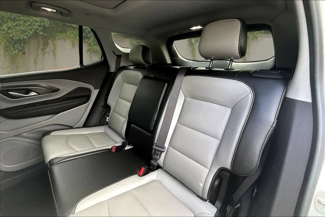Used 2022 GMC Terrain SLT w/ LPO, Floor Liner Package AWD/4WD image 21