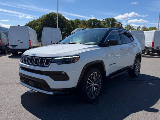 Used 2023 Jeep Compass Limited AWD/4WD image 3