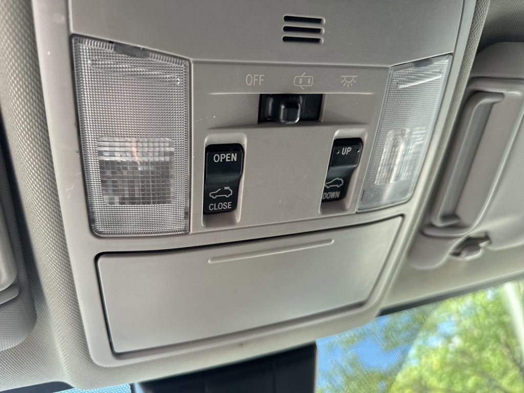 Used 2017 Toyota RAV4 XLE w/ Premium Special Value Package FWD image 9