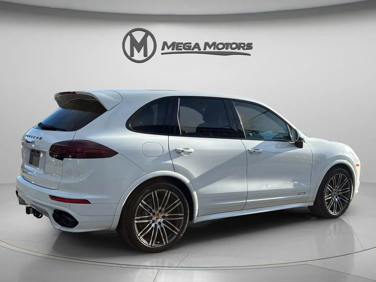 Used 2016 Porsche Cayenne GTS w/ Premium Package Plus image 8